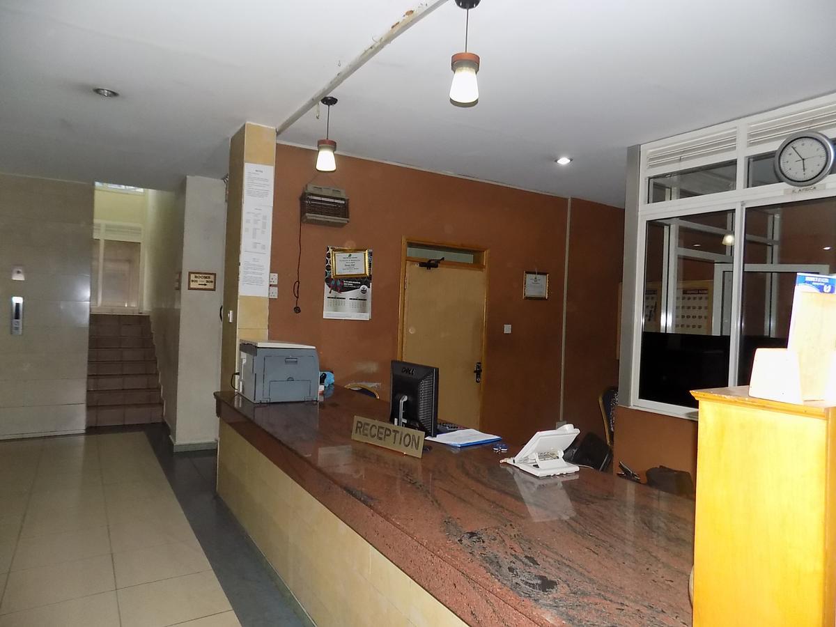 Aponye Hotel Kampala Exterior foto